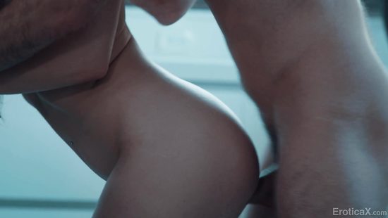 Язычок чувака доведет любую бабу до признания в любви