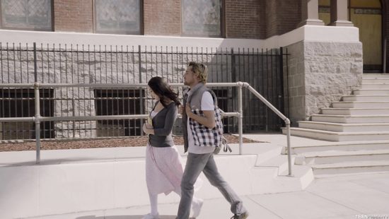 Друг вылизал волосатую киску, трахнул подругу в душе и в спальне