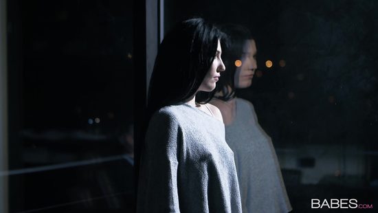 Девица предлагает бойфренду сексуальное лекарство от проблем