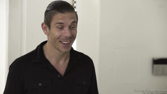 Возбудились от игры в теннис и поспешили в дом трахаться