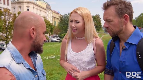 Уговорил подругу на двойное проникновение и устроил трах с другом