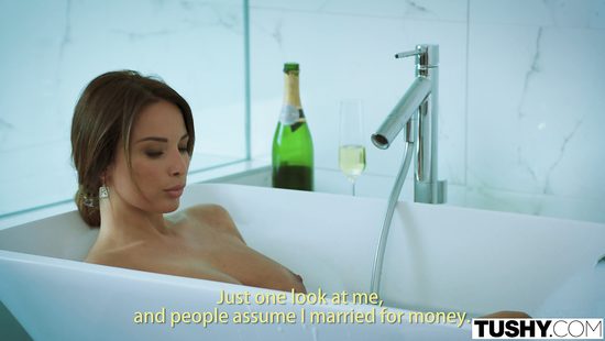 Анисса позволила оттрахать себя во все дырки