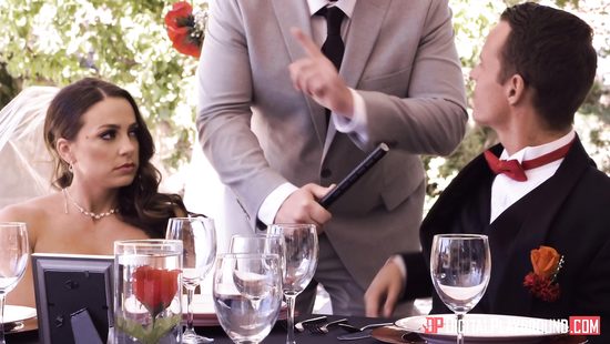 Жених изменяет невесте с двумя подружками прямо на свадьбе