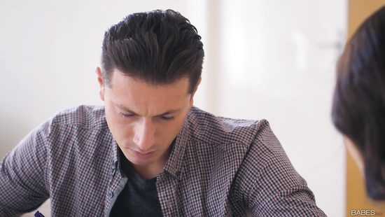 Мачеха предложила девушке помочь ей с ублажением пениса парня