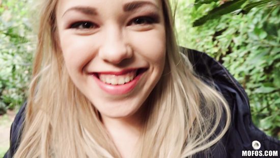 Пикапер уболтал студентку на быстрый перепихон в парке