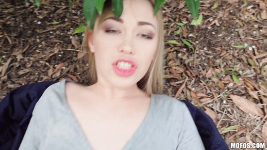 Пикапер уболтал студентку на быстрый перепихон в парке