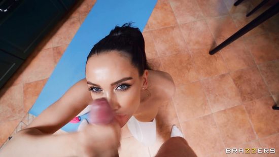 Русская девочка готова и легинсы рвать ради оргазма