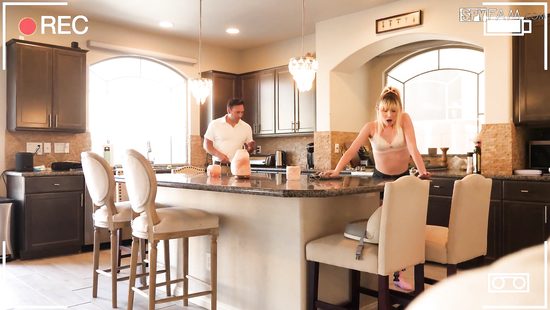 Не приготовила поесть - расставляй ножки