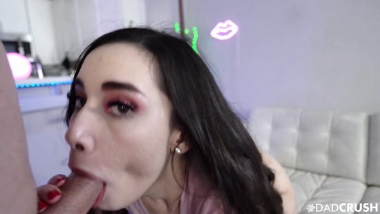 И дома неплохо, когда отчима член свободен