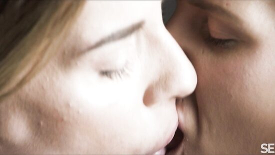 Пальчики проникают в самые сладкие места