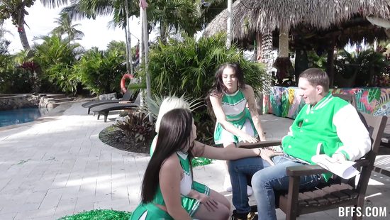 Тренировка черлидерш на члене