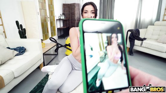 Не удалось порно звезде преобразиться в горничную