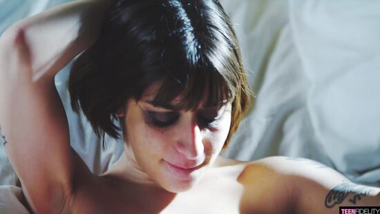 Сочность попки заменит 90% качеств бабы