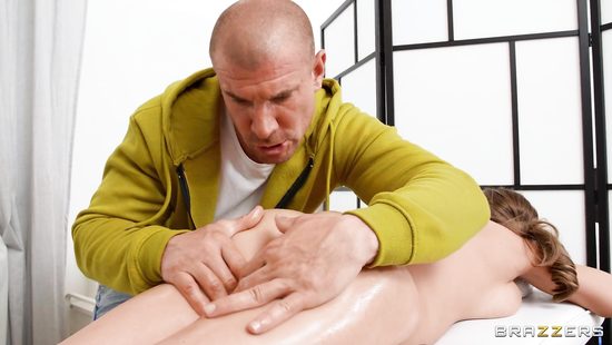 Массаж с перепихом спортсменке не помешает