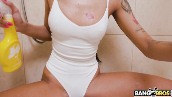 Слишком сладкая для горничной девочка