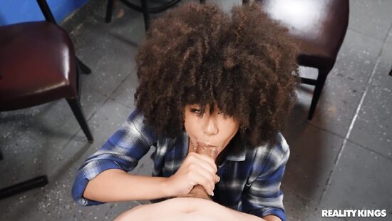 Мастурбация в кафе запрещена