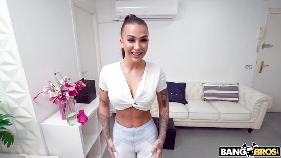 У горничной 0 шансов остаться не трахнутой