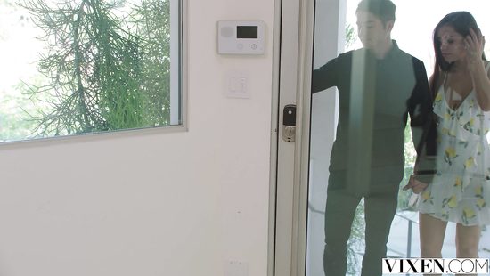 Сексапильная изменница страстно перепихнулась с парнем подружки