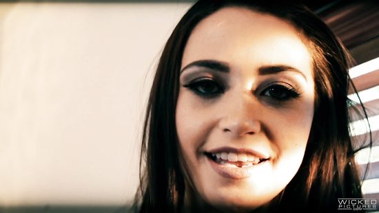 Длинноногая крошка стонет от секса с бойфрендом и его тонким членом