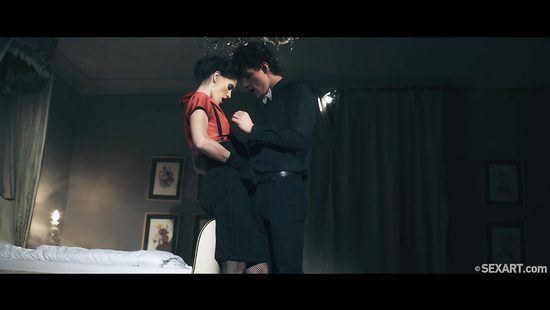 Красивый секс молодой модели и её фотографа в стиле ретро