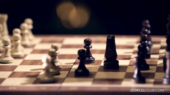 Сексуальную аристократку отодрали втроем вместо шахматной партии