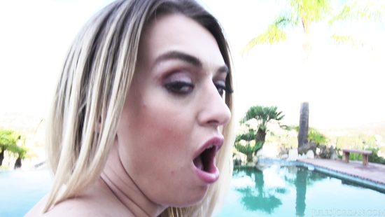 Бурный анальный секс развратной молодой парочки на камеру