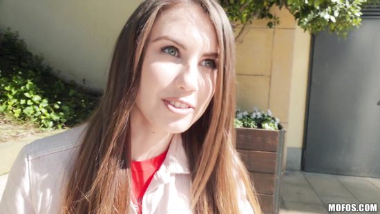 Хитрый парень умудрился развести красивую украинку на минет за небольшую сумму