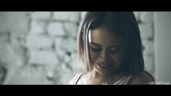 Парень любит полизать сочную пилотку своей подружки