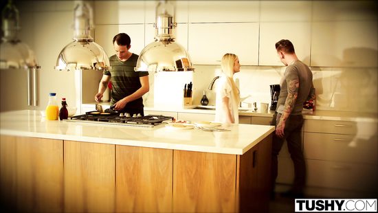 Похотливая шлюшка добилась твердого члена своего любовника