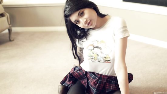 Европеец порвал студентке азиатке колготки и засадил в мокрую манду