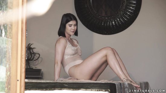 Нескромная брюнетка соблазнила друга своей лучшей подружки