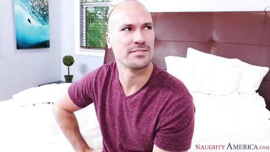 Лысый музыкант здоровым членом успокоил разгневанную соседку