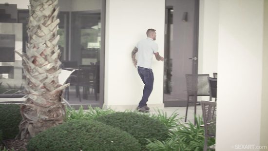 Тайком проник в дом к соседке и поимел ее по полной программе