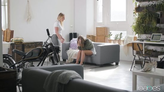 После ссоры подружки помирились при помощи лесбийского секса