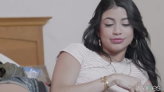 Совершив ограбление, преступницы отметили дело жарким лесби сексом