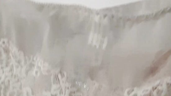 Дрочит на трусики мамы