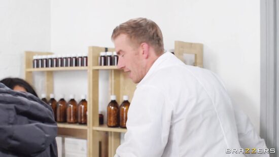 Сексопатолог не будет церемониться, он сразу перейдет к практике