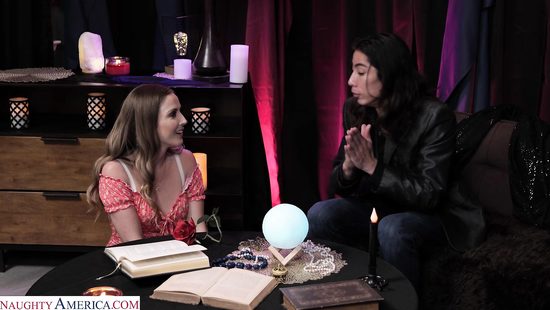 Предсказатель увидел оргазм в ближайшие пол часа