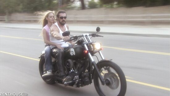 Лучшие моменты путешествия с байкером