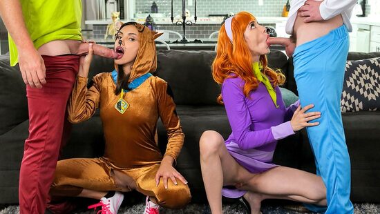 Костюмы слишком возбуждают