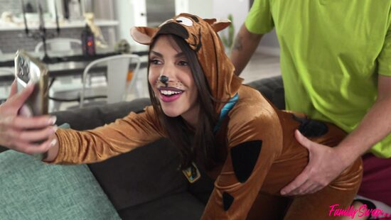 Костюмы слишком возбуждают