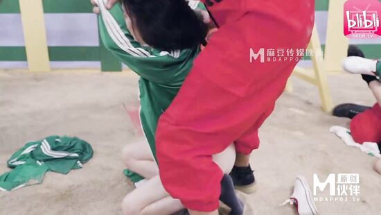 Игра в кальмара: испытание с печеньками - порно пародия