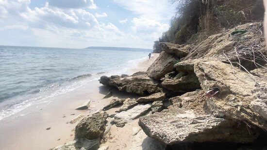 Лето наступило, можно и на пляже потрахаться