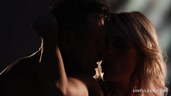 Не зря осталась после работы на разговор