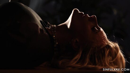 Не зря осталась после работы на разговор