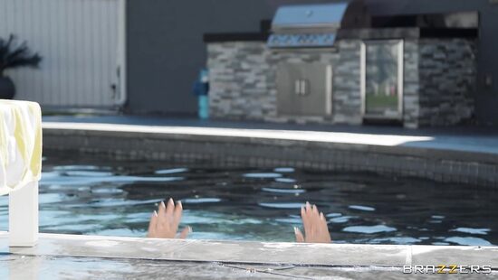 Сисястый способ избавиться от стресса