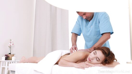 Пикантность массажа сзади