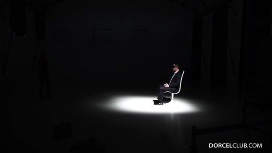 Богатый развратник смотрит как два мужика трахают проститутку