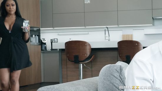 Недотраханная грудастая жена наставила мужу рога со страховым агентом