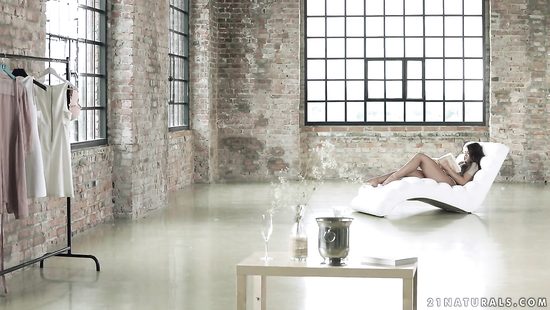 Начиталась любовных романов и дала милому в различных позах